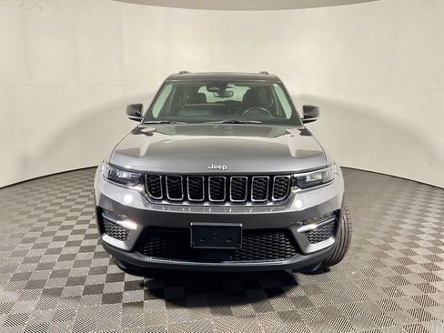 Used 2022 Jeep Grand Cherokee Limited AWD/4WD image 9