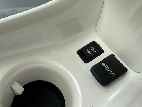 Used 2018 Toyota Prius Four FWD image 19