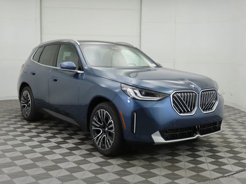 Used 2025 BMW X3 xDrive30i w/ Convenience Package image 4