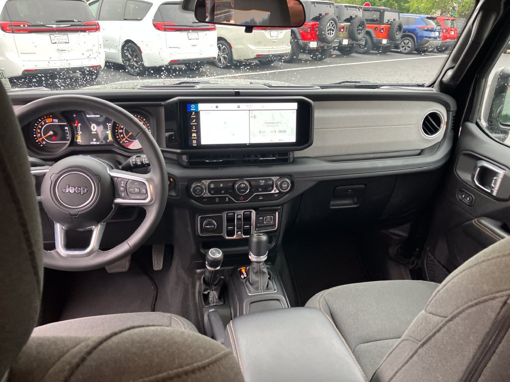 Used 2026 Jeep Wrangler Unlimited Sahara AWD/4WD image 16