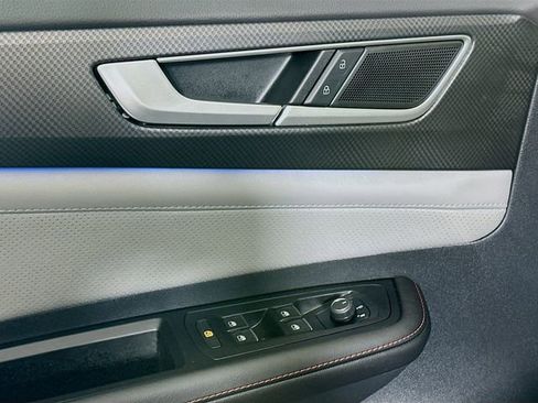 Used 2025 Volkswagen Atlas Peak Edition SE image 18