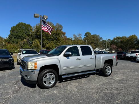 Used 2014 Chevrolet Silverado 2500 LTZ image 2