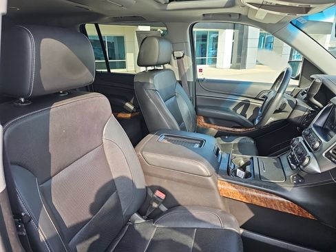 Used 2017 Chevrolet Suburban Premier AWD/4WD image 34