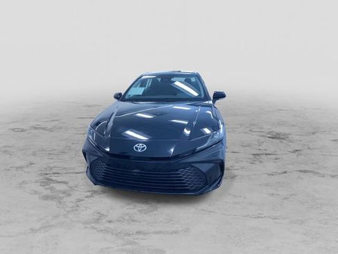 Used 2025 Toyota Camry LE image 4