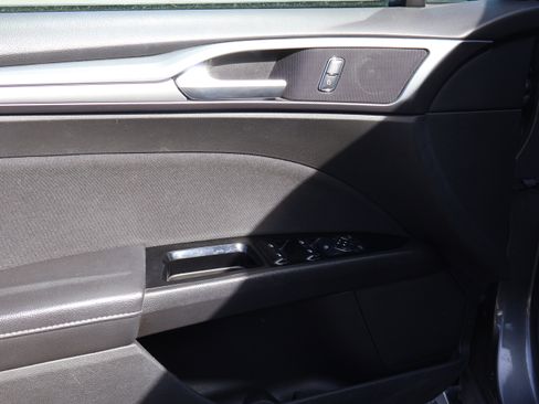 Used 2014 Ford Fusion SE image 21