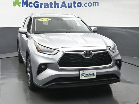 Used 2021 Toyota Highlander XLE AWD/4WD image 5