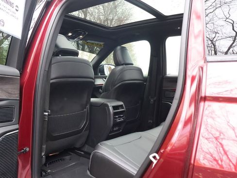 Used 2024 Jeep Grand Cherokee Overland image 44