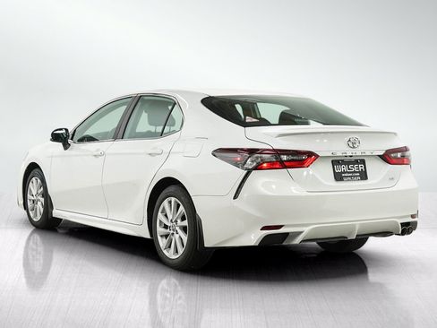 Used 2024 Toyota Camry SE FWD image 3