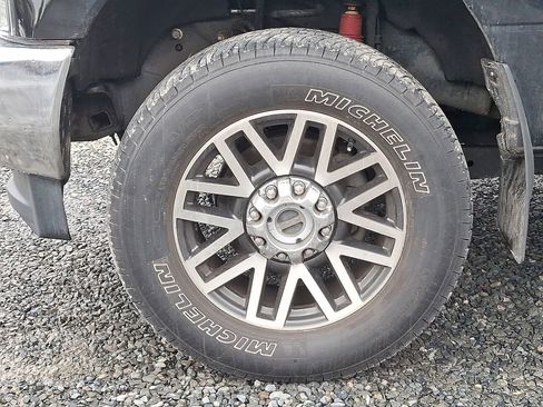 Used 2017 Ford F250 Lariat w/ Lariat Value Package image 5