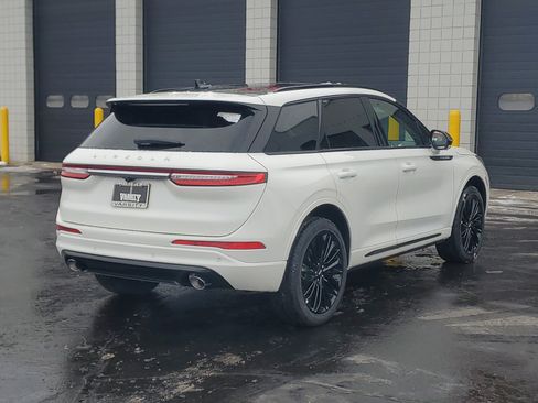 New 2026 Lincoln Corsair Premiere image 4