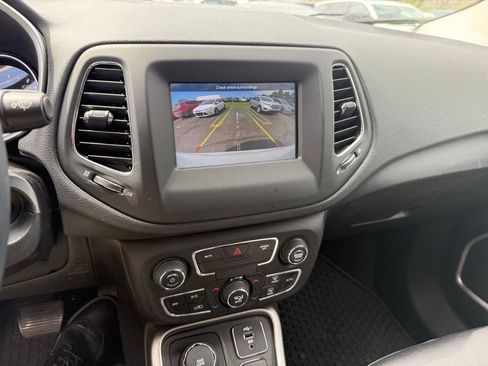 Used 2019 Jeep Compass Latitude w/ Cold Weather Group AWD/4WD image 11