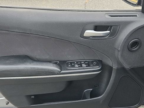 Used 2016 Dodge Charger SXT image 12