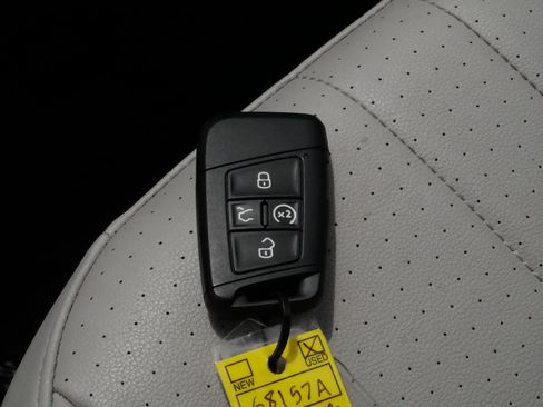 Certified 2024 Volkswagen Tiguan SE R-Line AWD/4WD image 30