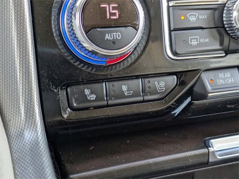 Used 2021 GMC Yukon XL Denali w/ Denali Premium Package image 25