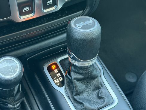Used 2020 Jeep Wrangler Sport AWD/4WD image 25