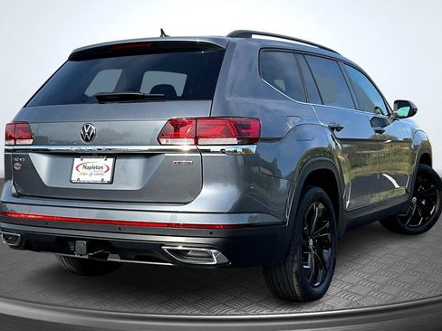 Used 2022 Volkswagen Atlas SE image 2