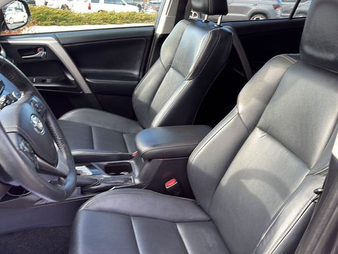 Used 2018 Toyota RAV4 Limited image 9