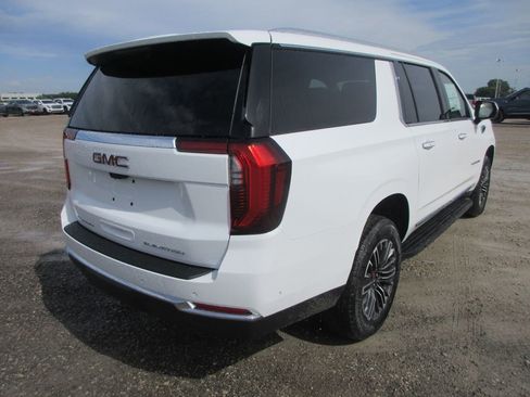 New 2026 GMC Yukon XL Elevation w/ Elevation Premium Package AWD/4WD image 4