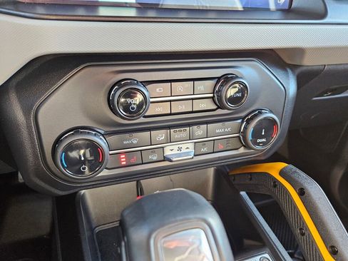 Used 2022 Ford Bronco Badlands w/ Sasquatch Package image 24