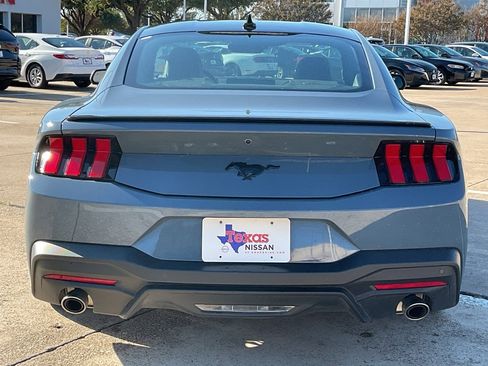 Used 2025 Ford Mustang Coupe image 6