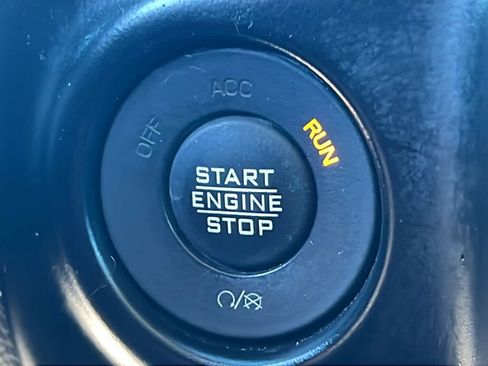 Used 2022 Jeep Gladiator Sport image 17