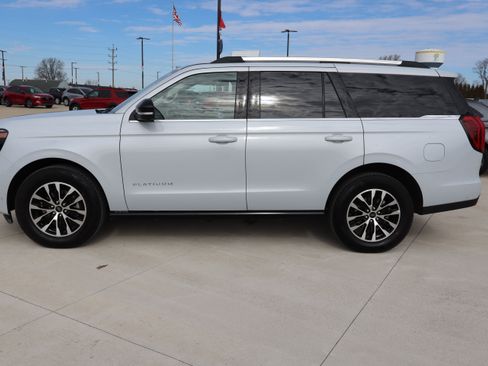 Used 2025 Ford Expedition Platinum image 8