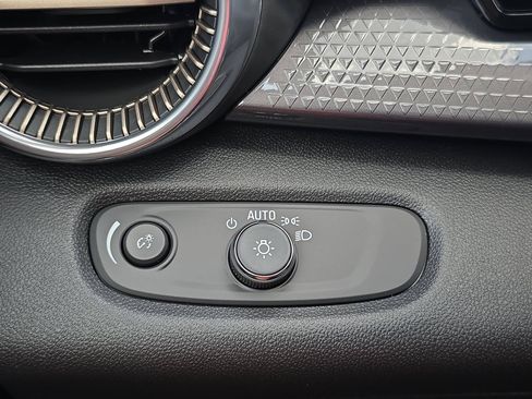 New 2026 Chevrolet Trax ACTIV FWD image 24
