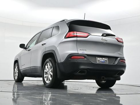 Used 2016 Jeep Cherokee Latitude w/ Safety/Convenience Group AWD/4WD image 52