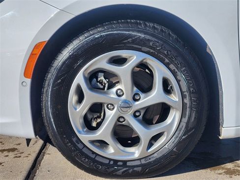 Used 2022 Chrysler Pacifica Limited image 23