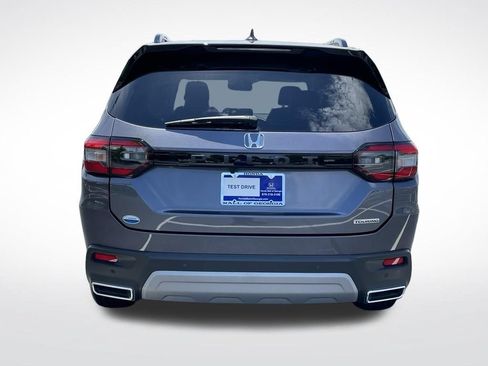 Certified 2024 Honda Pilot Touring image 5