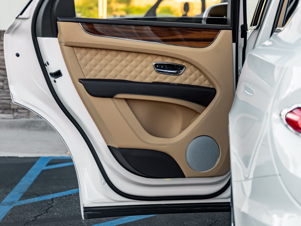 Used 2023 Bentley Bentayga AWD/4WD image 30