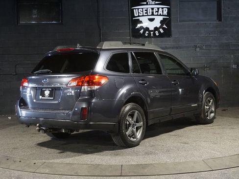 Used 2011 Subaru Outback 3.6R Limited w/ PWR Moonroof Pkg AWD/4WD image 6