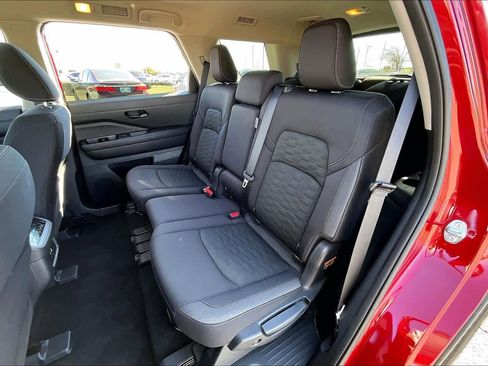 Used 2025 Nissan Pathfinder SV image 17