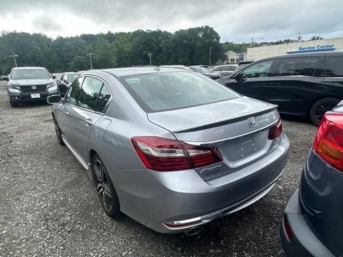 Used 2017 Honda Accord Touring image 3