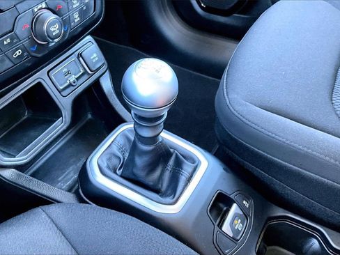 Certified 2018 Jeep Renegade Altitude image 29