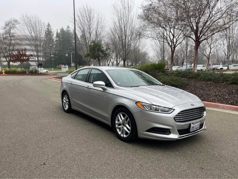 Used 2016 Ford Fusion SE image 9