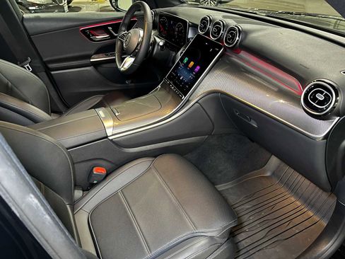 Used 2025 Mercedes-Benz GLC 300 4MATIC image 12