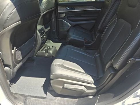 Used 2023 Jeep Grand Cherokee L Overland AWD/4WD image 17
