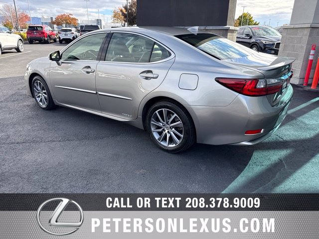 Used 2016 Lexus ES 300h w/ Luxury Package w/Wood Trim FWD image 4