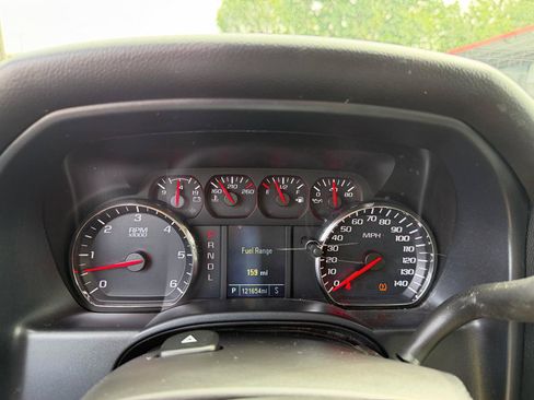 Used 2018 Chevrolet Silverado 1500 Custom w/ Custom Value Package AWD/4WD image 11