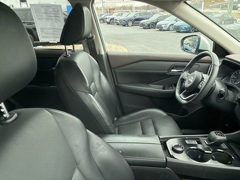 Used 2022 Nissan Rogue SV w/ SV Premium Package image 22