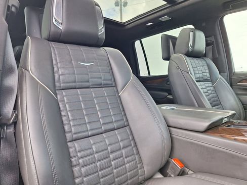 Used 2023 Cadillac Escalade ESV Sport Platinum w/ Heavy-Duty Trailer Package image 32