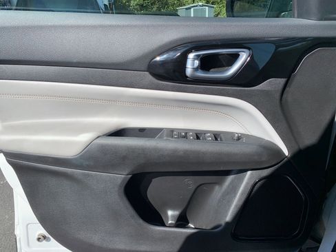 Used 2025 Jeep Compass Limited image 20