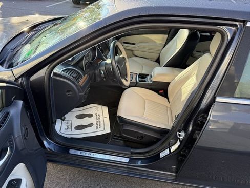 Used 2016 Chrysler 300 C Platinum w/ Safetytec Plus Group image 17