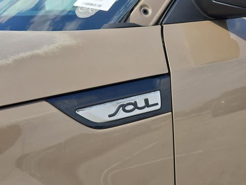 Used 2014 Kia Soul + image 11