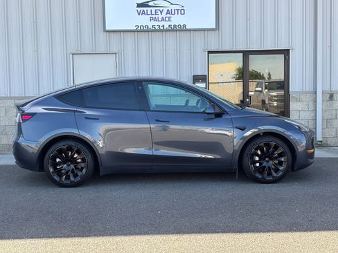Used 2021 Tesla Model Y Long Range image 2