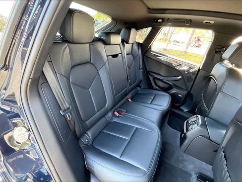 Used 2021 Porsche Macan w/ Premium Package AWD/4WD image 20