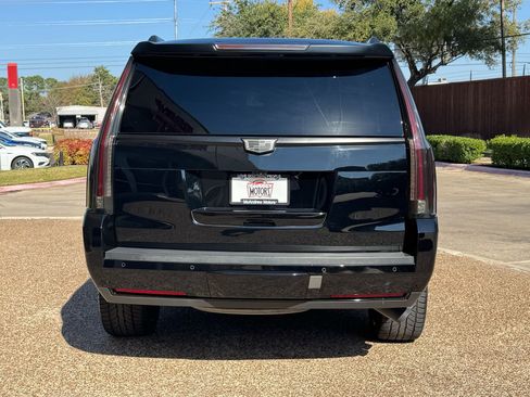 Used 2018 Cadillac Escalade Luxury image 9
