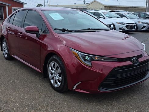 Used 2025 Toyota Corolla LE FWD image 1