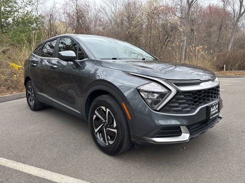 Used 2023 Kia Sportage LX image 1